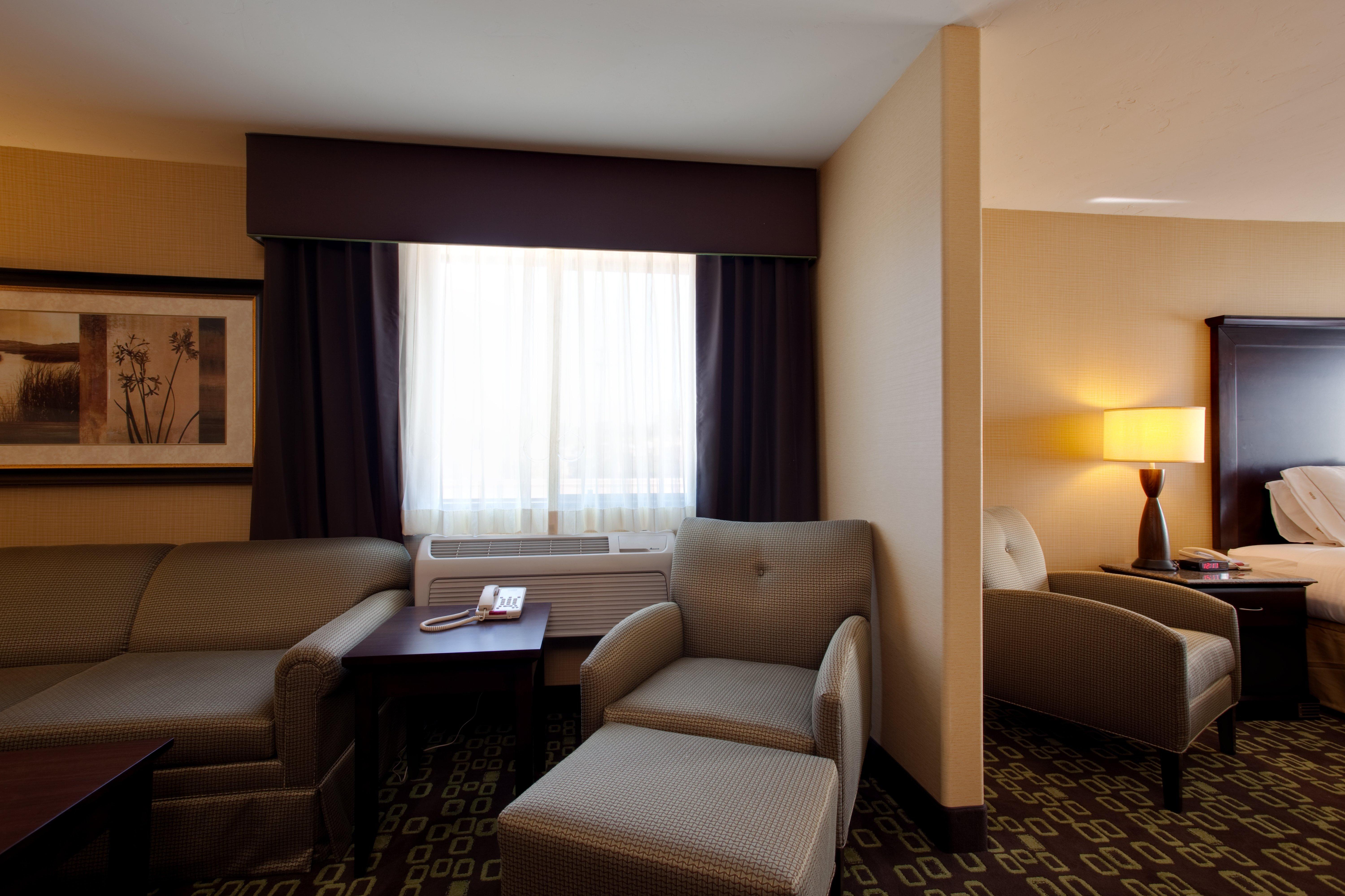Express & Woodland Hills By Ihg Hotel