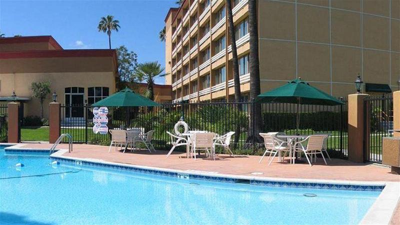 Hotel Express & Woodland Hills By Ihg Los Angeles